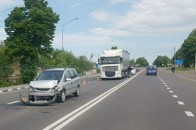Неподалік Луцька легковик влетів у вантажівку (фото)