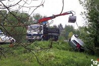 За кермом була жінка, а в салоні – дитина: на Волині автомобіль перекинувся у кювет (фото)