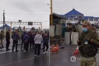 На КПП між прикордонниками та заробітчанами трапилися сутички, стягнуто силовиків (фото, відео)
