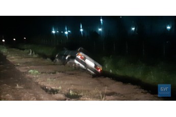 На Волині автівка злетіла в кювет (фото)