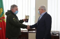 Міністр оборони нагородив скандального ексрегіонала Вілкула медаллю за допомогу бійцям ЗСУ
