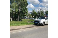 У місті на Волині автомобіль злетів у кювет та перекинувся (фото)