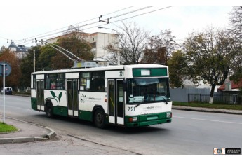 У Луцьку в тролейбуси не впускатимуть пенсіонерів
