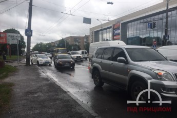 У Луцьку – ДТП: зіткнулися три автомобілі (фото)