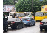 У Луцьку на перехресті зіткнулось дві маршрутки (фото)