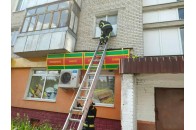 У Луцьку рятували пенсіонерку, яка травмувалась та не могла вибратися з квартири (фото)