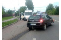 У місті на Волині зіткнулися дві автівки, в одного з водіїв – перелом ключиці (фото)