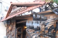У Луцьку в пивному клубі молодики не розрахувалися та втекли (фото, відео)