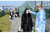 На кордоні з Польщею утворилися величезні черги: люди стоять на спеці по 9 годин (фото)