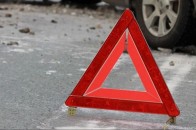 У Луцьку біля ринку вантажівка з камінням зіткнулася із легковиком, рух вулицею ускладнений