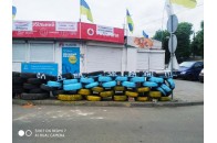 На Старому ринку у Луцьку підприємці забарикадувалися шинами (фото, відео)