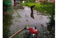 На Волині через негоду затопило житлові сектори та підприємство (фото)