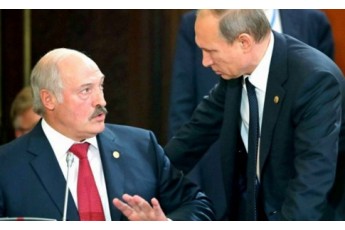Лукашенко на очах у тисяч людей принизив Путіна на параді в Москві: з'явилося відео