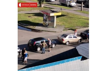 У Луцьку – аварія: на перехресті зіткнулися чотири автомобілі (фото)