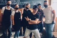 Популярний український комік Ігор Ласточкін розвозив піцу у Луцьку (відео)