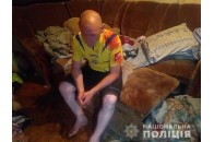 Волинянин мало не до смерті побив маленького похресника, поки його матір пиячила (фото/відео)