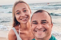 Миє і носить на руках: дружина Павліка розповіла, як її чоловік доглядає за онкохворим сином (відео)
