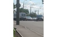 У Луцьку на перехресті – ДТП, BMW протаранило бус (фото, відео)