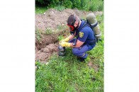 Посеред вулиці у Луцьку знайшли небезпечні відходи (фото)