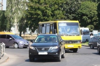 Заборонили повороти та  в'їзд на площу: у Луцьку змінились правила руху та коли почнуть штрафувати