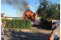 У селі на Волині згоріла господарська споруда з сіном (фото)