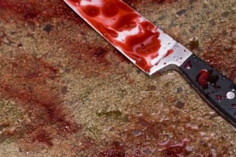 У місті на Волині вночі чоловік з ножем кидався на людей та побив жінок (відео)