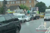 У Луцьку маніпулятор в'їхав у Toyota, утворився затор (фото)