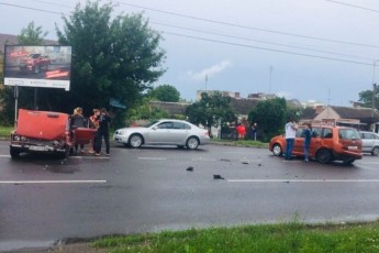 У Луцьку – аварія: зіткнулися дві автівки
