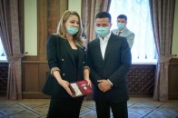 Потапу – звання, Кароль – орден: Зеленський нагородив видатних українців (відео)