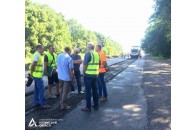 У селі поблизу Луцька перекрита частина дороги, транспорт рухається лише однією стороною