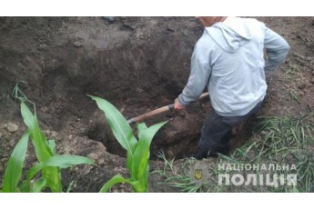 Закопали у полі біля хати: на Рівненщині зухвало вбили чоловіка (фото, відео)