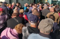 Українці масово намагаються прорватися в ЄС: в чергах стоять сотні авто (фото, відео)