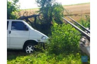 На Волині бус злетів з дороги (фото)