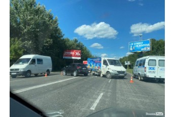 Аварія у Луцьку: зіткнулися Nissan Juke та вантажівка (фото)