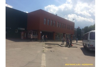 У Луцьку із автостанції №1 евакуювали людей (фото, відео)