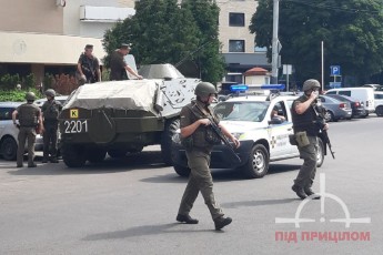 Захоплення людей у Луцьку: евакуювали мешканців навколишніх будинків