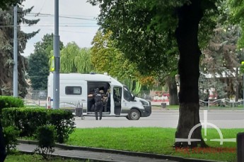 Луцький терорист продовжує тримати заручників