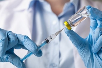 У МОЗ назвали орієнтовну вартість вакцини від COVID-19 та хто її отримає першочергово
