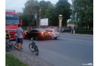 У Луцьку – ДТП: зіткнулись два автомобілі (фото)