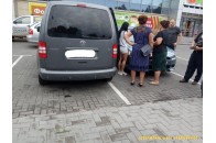 У Луцьку біля торгового центру зіткнулися дві автівки