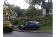 На Волині легковик влетів у електроопору (фото)