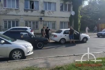 У Луцьку – аварія: зіткнулися таксі та Lada (фото)