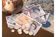 Троє українців намагалися провезти через кордон 75 тисяч британських фунтів