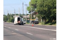 Одне авто вилетіло на узбіччя: у селі під Луцьком зіткнулись бус та легковик (фото)