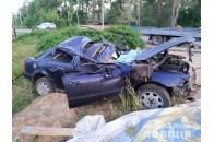 Машина розбита вщент: молодик на елітному авто 