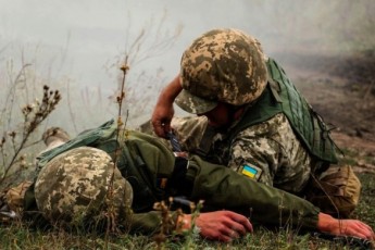На Донбасі на невідомому пристрої підірвалися двоє військових, один загинув