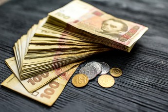 Підвищення мінімальної зарплати в Україні: чому це не вигідно