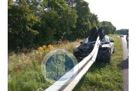 Автотроща на Волині: авто влетіло у відбійник (фото)
