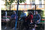 У Луцьку бабусі влаштували розбірки з дітьми у дворі: б'ють, забирають велосипеди та лаються