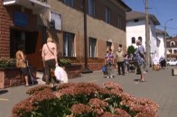 У черзі за безкоштовним обідом: луцьким пенсіонерам не вистачає пенсії навіть на харчі (відео)